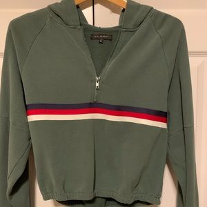 PacSun army green crop sweatshirt 💚🖤